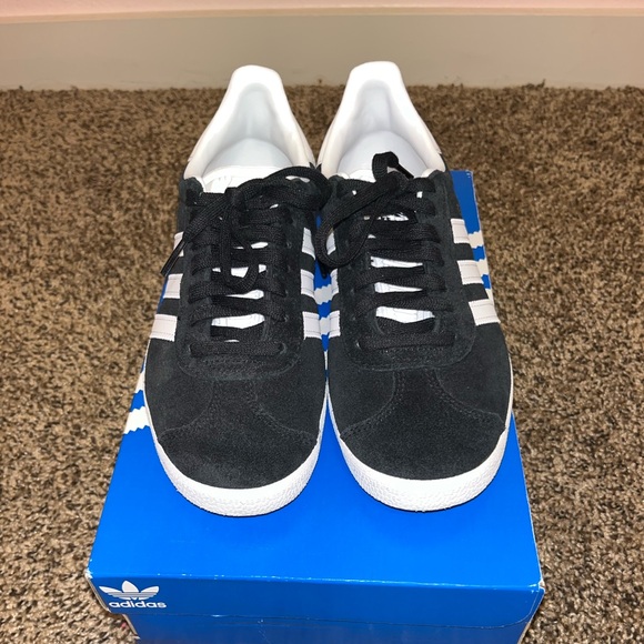 Black and White Adidas Gazelle - Picture 3 of 6